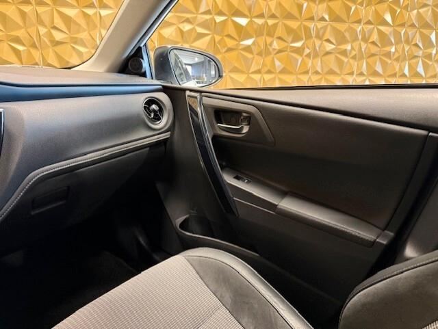 Toyota Auris Touring Sports 1.8 Hybrid Lounge