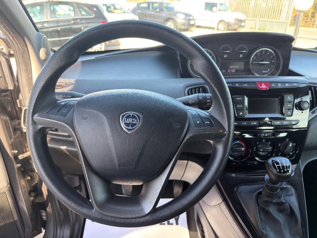 Lancia Ypsilon 1.0 FireFly 5 porte S&S Hybrid Silver