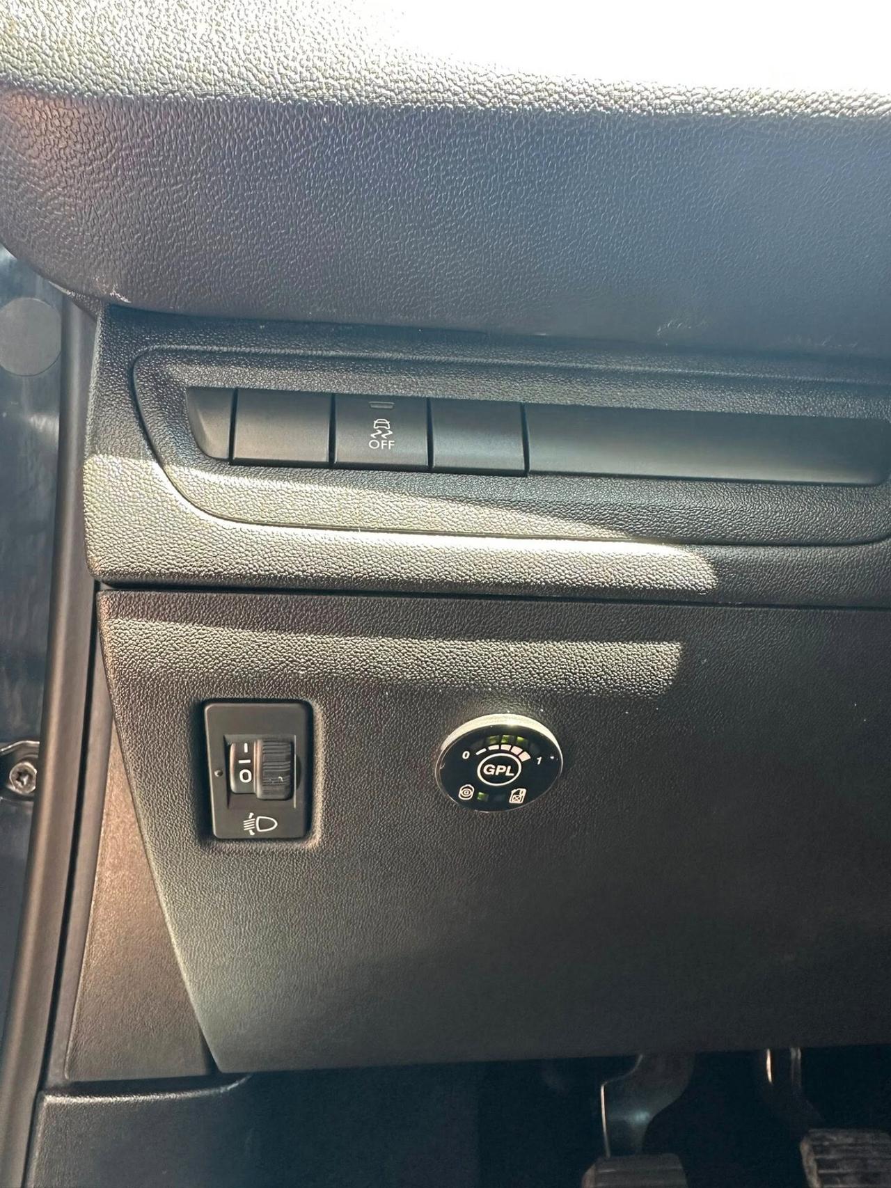 Peugeot 208 PureTech 82 5p. GPL Allure