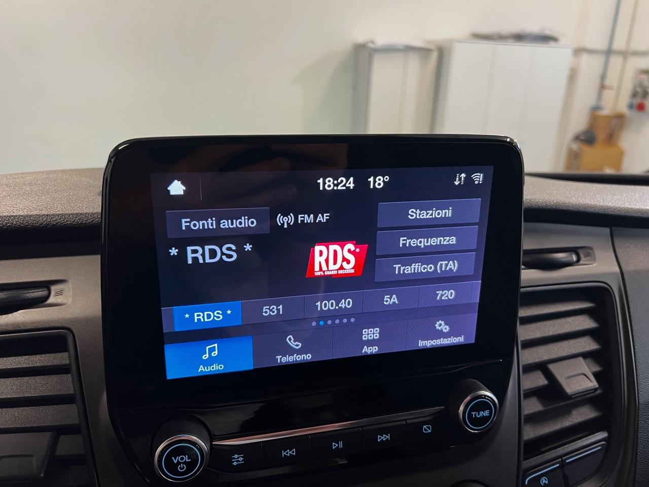 Ford Transit Custom 320 2.0 EcoBlue Hybrid 130 PC Combi Trend