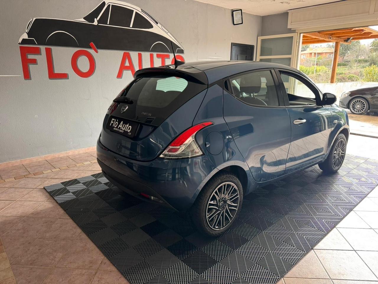 Lancia Ypsilon 1.0 70cv Hybrid Silver