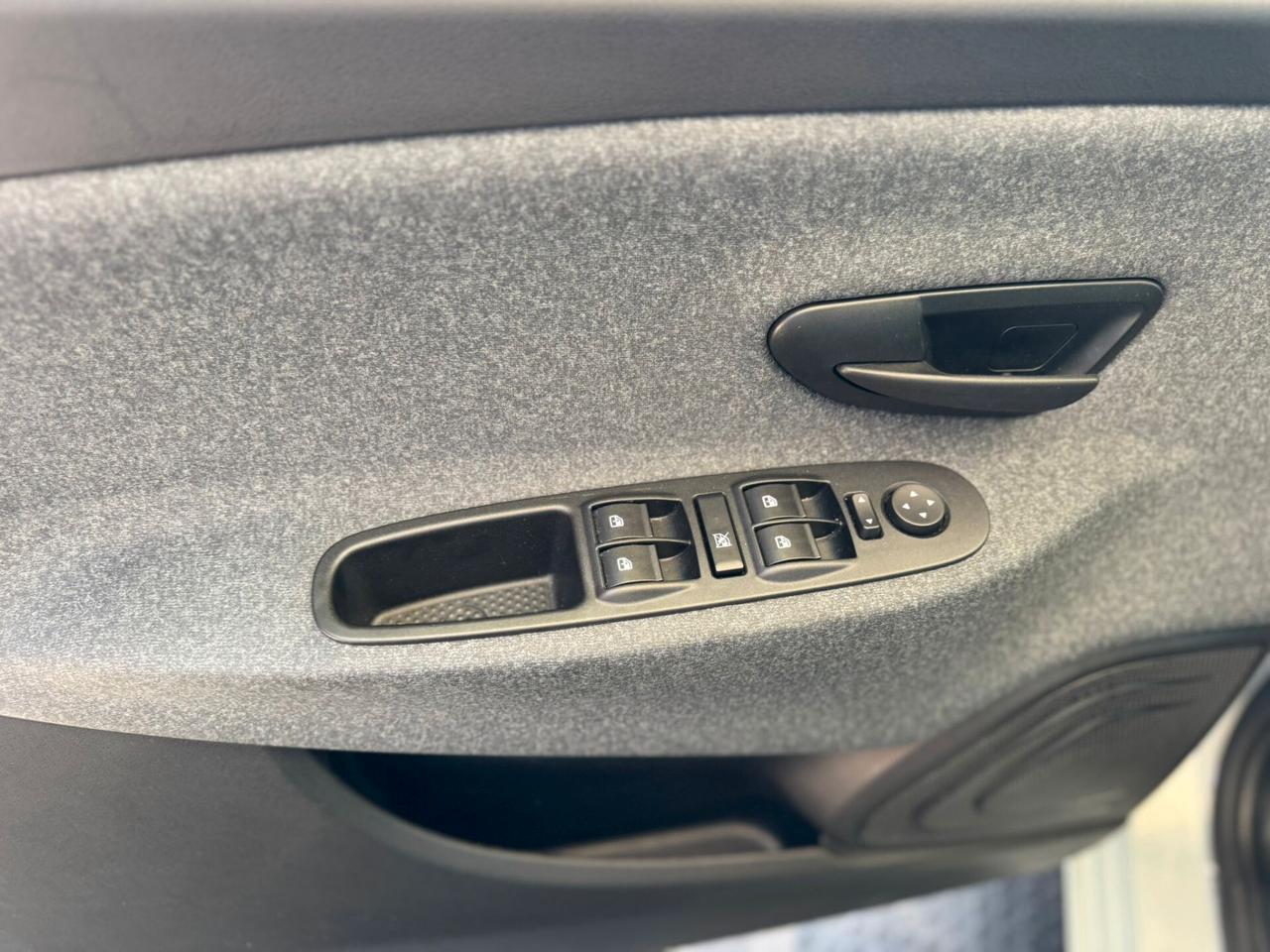 Lancia Ypsilon 1.0 FireFly 5 porte S&S Hybrid Silver Plus