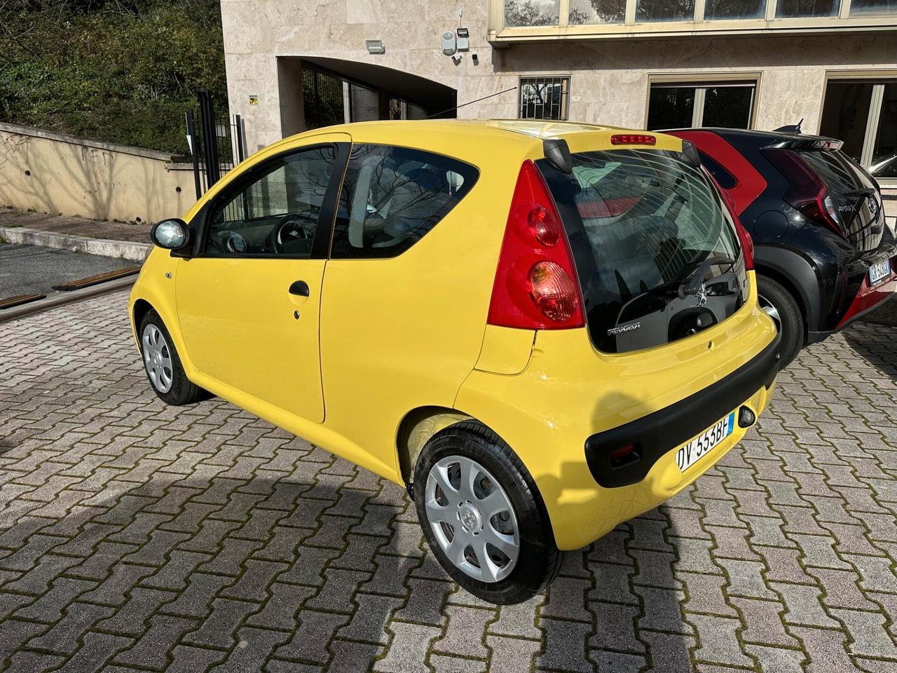 Peugeot 107 1.0 3P. 03/2009 KM.76081 UNIPRO.