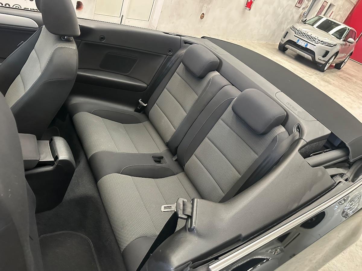 VOLKSWAGEN - Golf Cabrio
