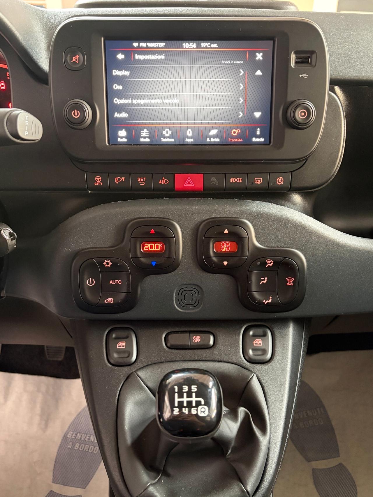 FIAT PANDA 1.0 HYBRID CROSS (25.000 KM!)