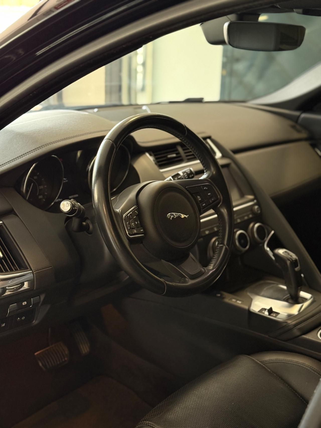 Jaguar E-Pace 2.0D 150 CV AWD aut. R-Dynamic SE