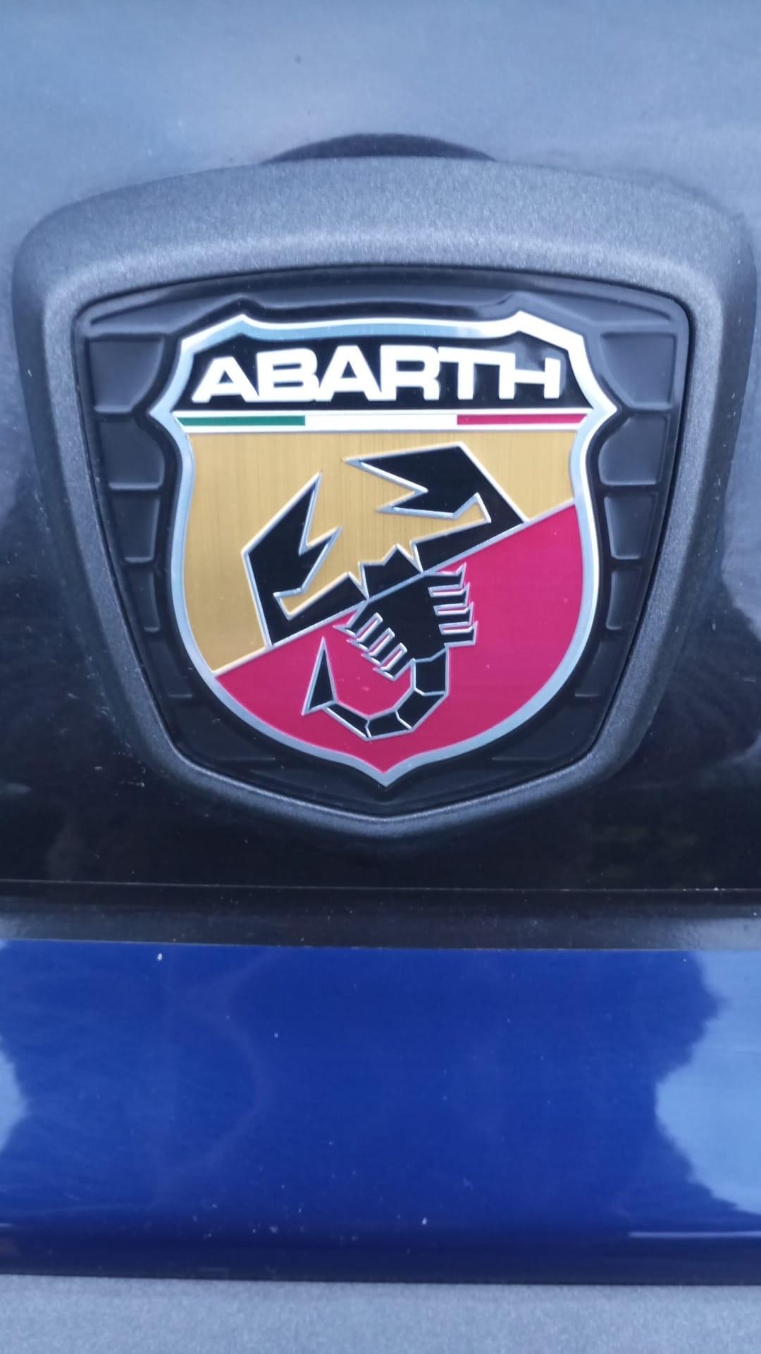 Abarth 595 1.4 Turbo T-Jet 165 CV Monster Energy Yamaha
