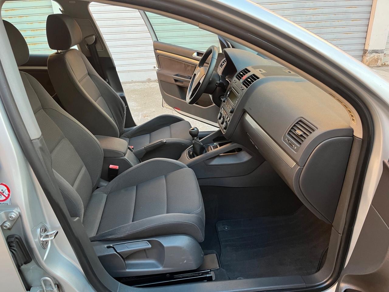 Volkswagen Golf 1.6 16V FSI 5p. Sportline