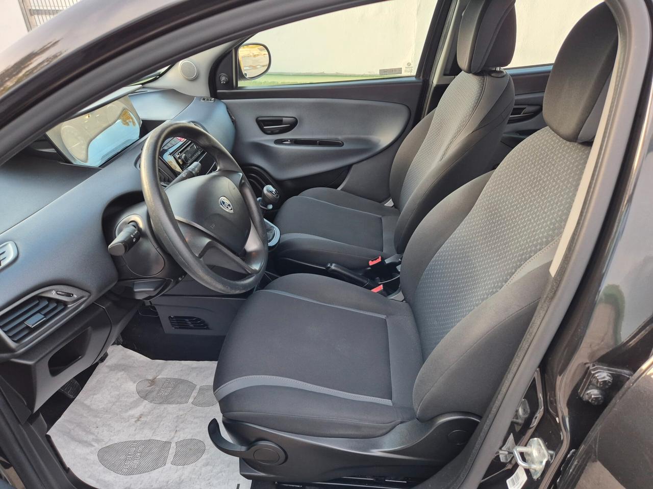 Lancia Ypsilon 1.2 69 CV 5 porte Silver