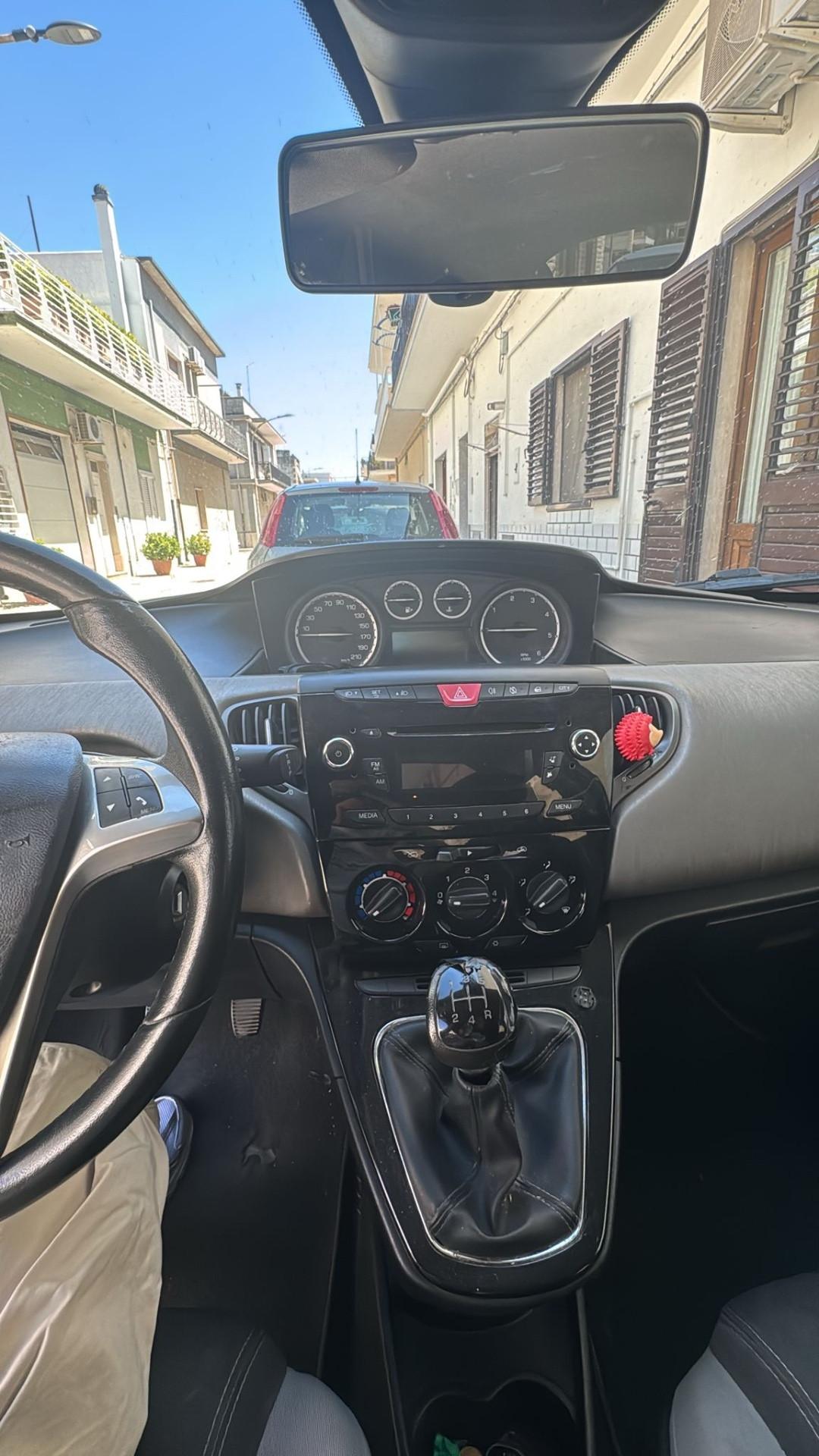 Lancia Ypsilon 1.3 MJT 16V 95 CV 5 porte S&S Silver