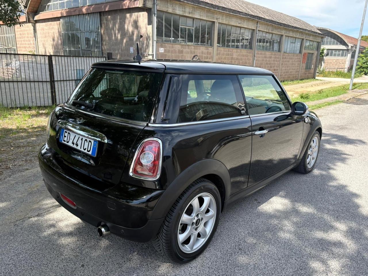 Mini 1.6 benzina 16V One (72kW) 2010 135.000 KM