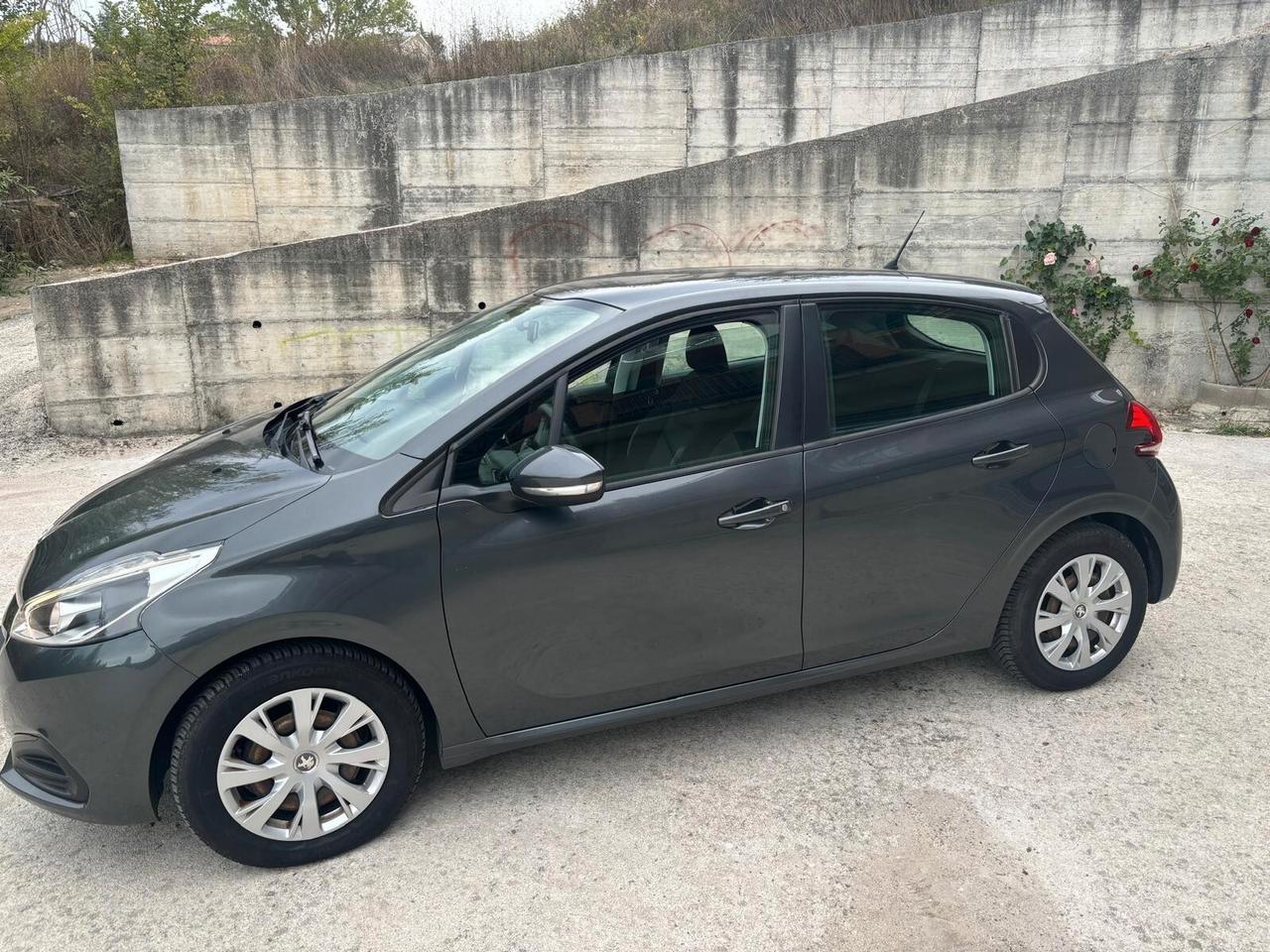 Peugeot 208 BlueHDi 75 5 porte Allure