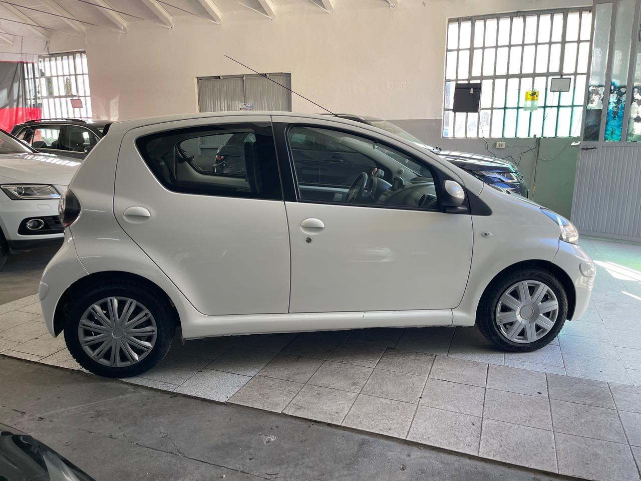 Toyota Aygo 1.0 12V VVT-i 5 porte Now Connect