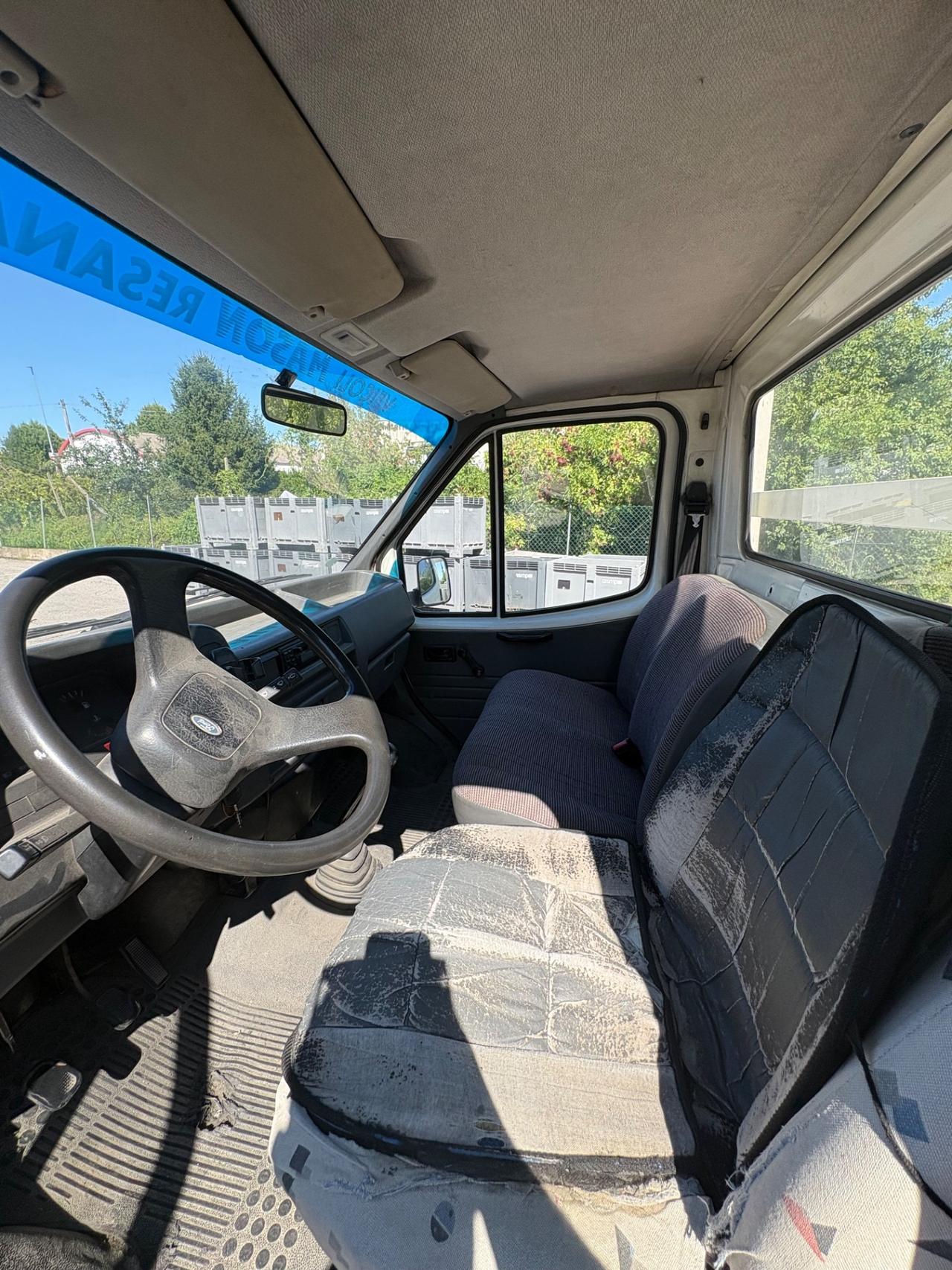 Ford Transit 2.5 Diesel con cassone