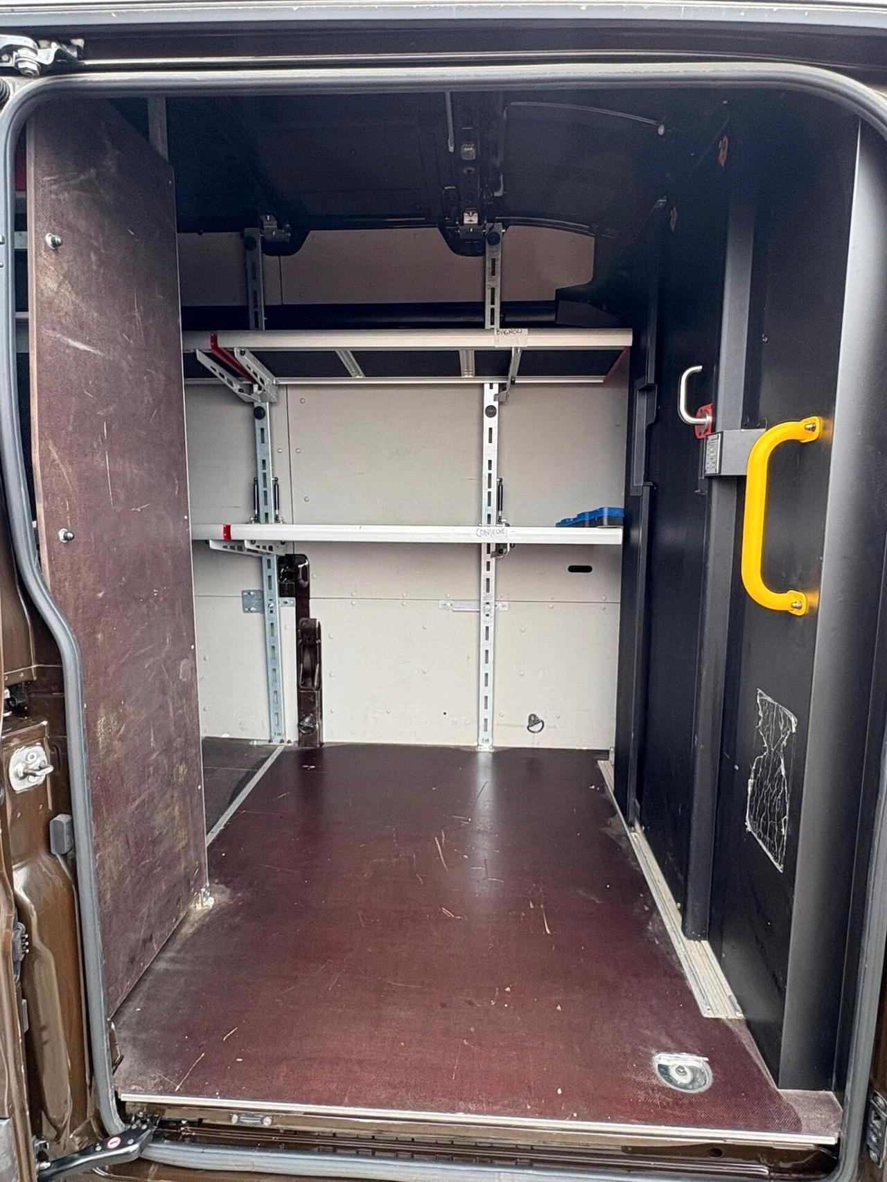 Ford Transit 2.0cc 130CV L3 H3 scaffali