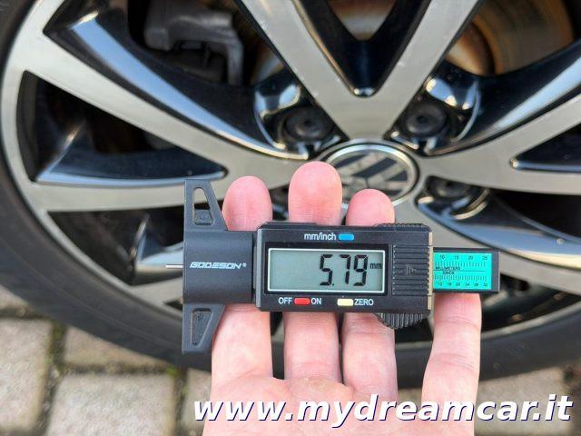 VOLKSWAGEN Touran Business 1.6 TDI DSG Comfortline 7 Posti