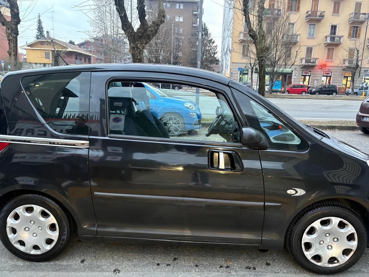 Peugeot 1007 Happy 1.4 75 cv GPL