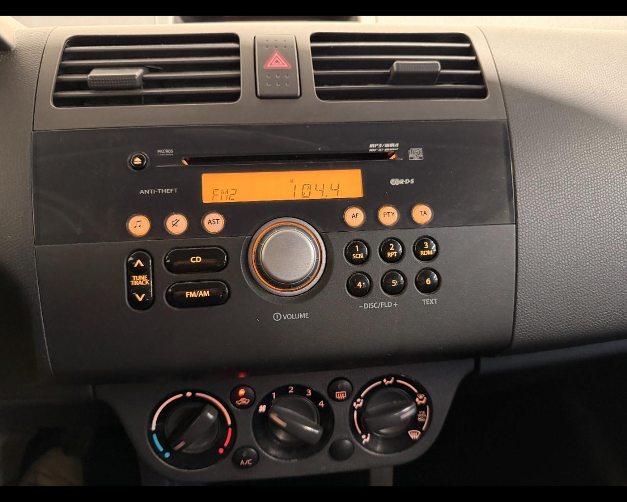 SUZUKI SWIFT 1.3 16v GL 4x4 5p