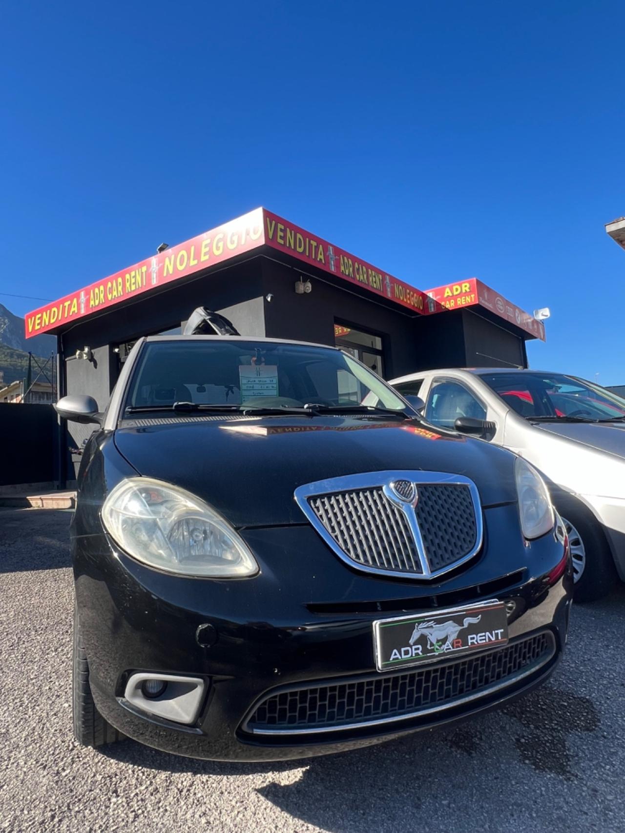 Lancia Ypsilon 1.3 MJT 75 CV Argento