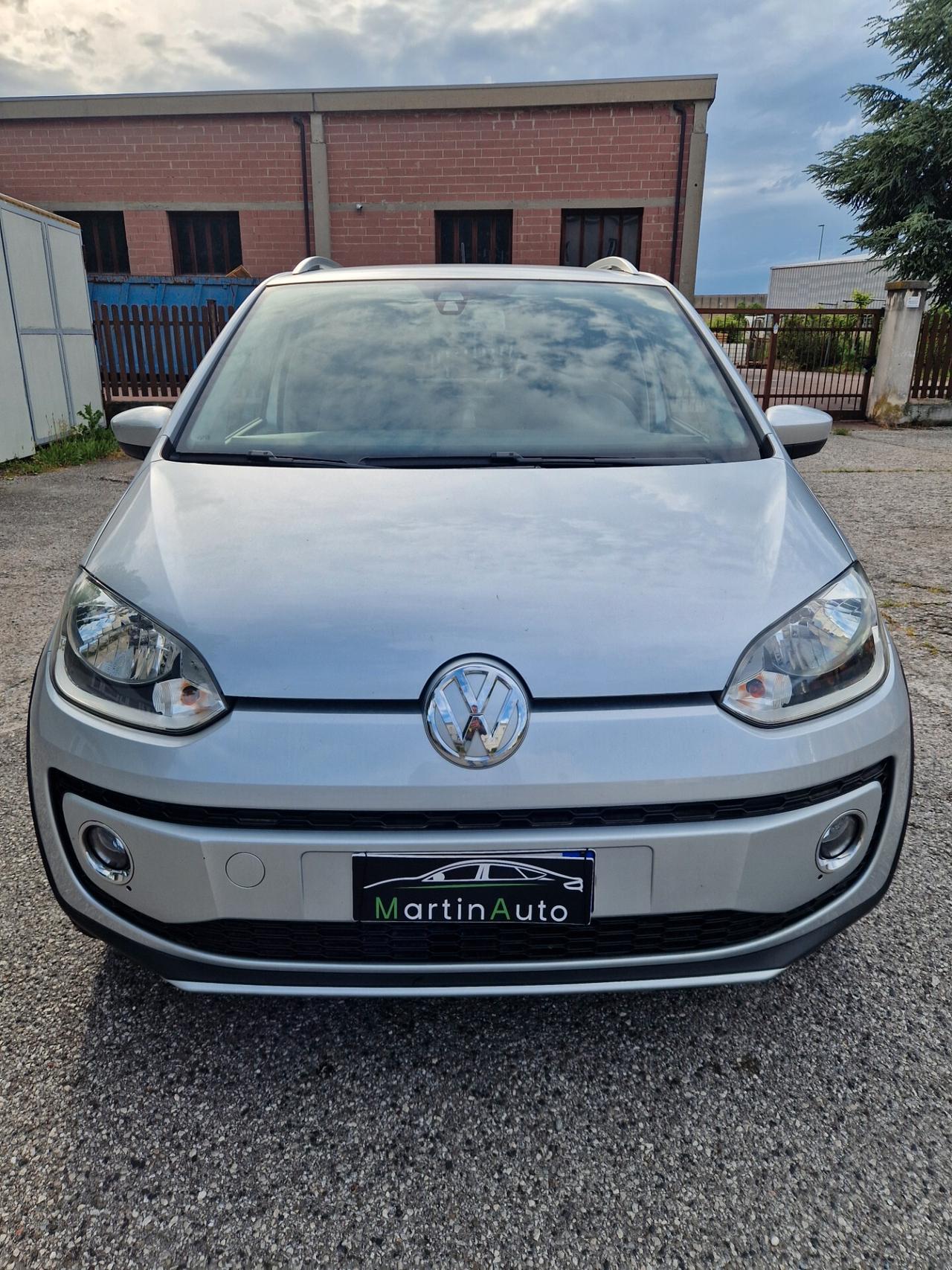 Volkswagen Up Cross - 2015