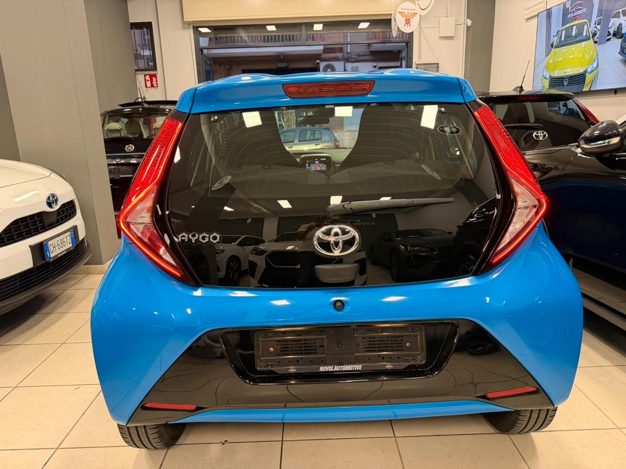 Toyota Aygo Connect 1.0 VVT-i 72 CV 5 porte x-play A RATE DA € 110 AL MESE