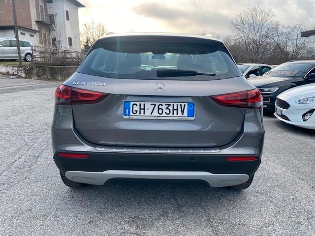 MERCEDES BENZ GLA 200 D AUTOMATIC BUSINESS EXTRA - 12 MESI GARANZIA - IVA ESPOSTA