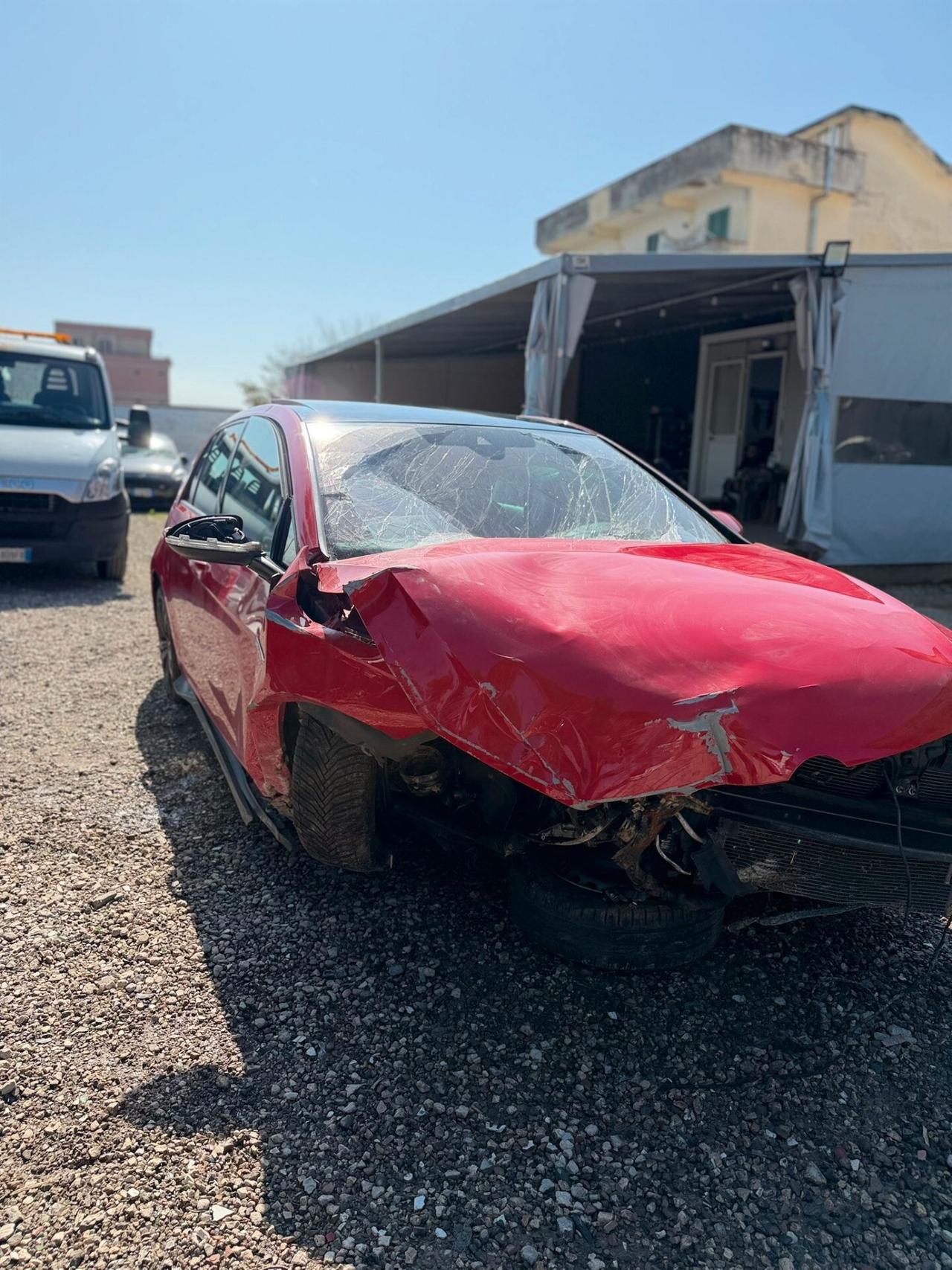 Volkswagen Golf GTI Performance 2.0 245 CV TSI 5p. BMT sinistrato