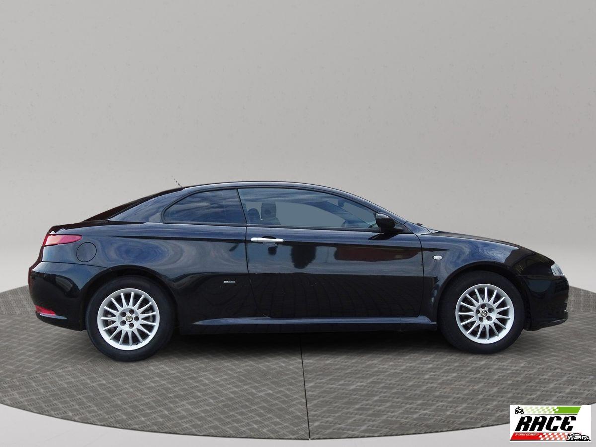 ALFA ROMEO - GT - 1.9 JTDM 16V Distinctive