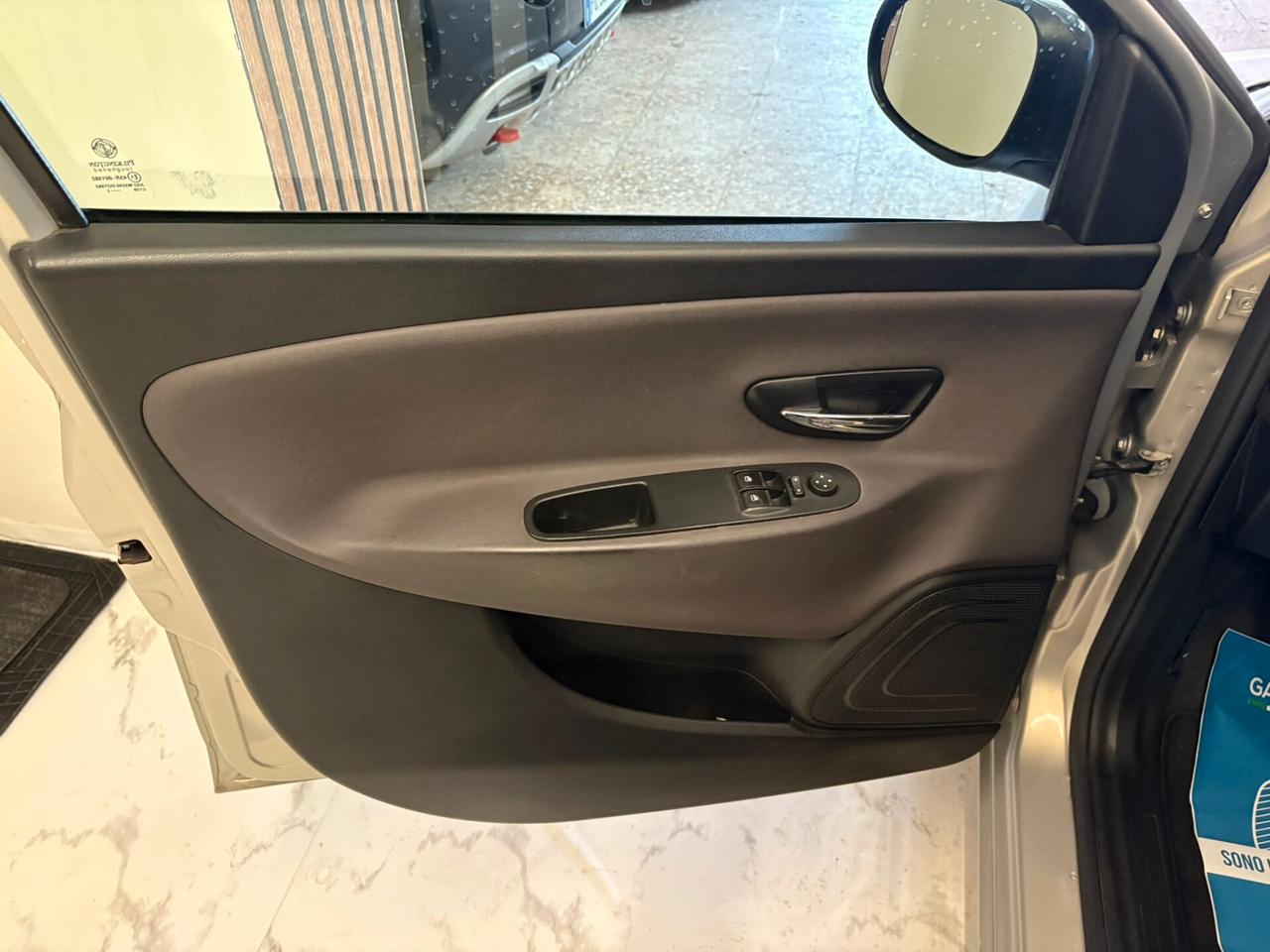 Lancia Ypsilon 1.3 MJT 16V 95 CV 5 porte S&S Platinum