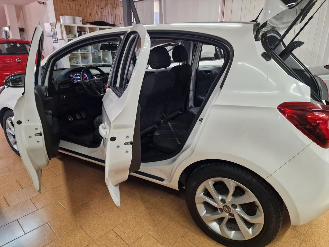 Opel Corsa 1.4 90CV GPL Tech 5 porte b-Color, 102 mila chilometri