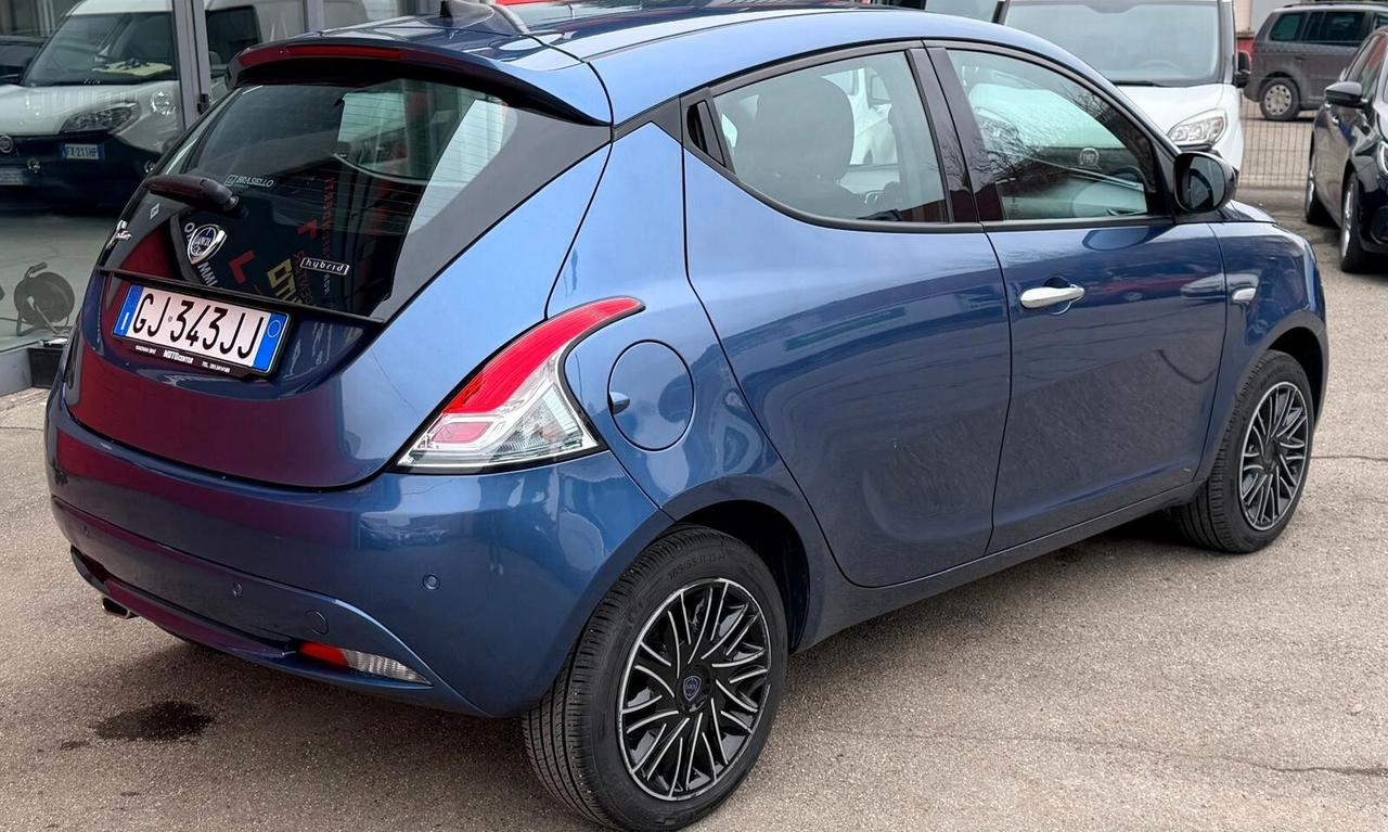 Lancia Ypsilon 1.0 FireFly 5 porte S&S Hybrid Ecochic A. Ferretti