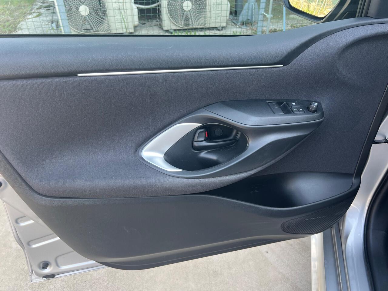 Toyota Yaris 1.5 Hybrid 5 porte Business FINANZIABILE