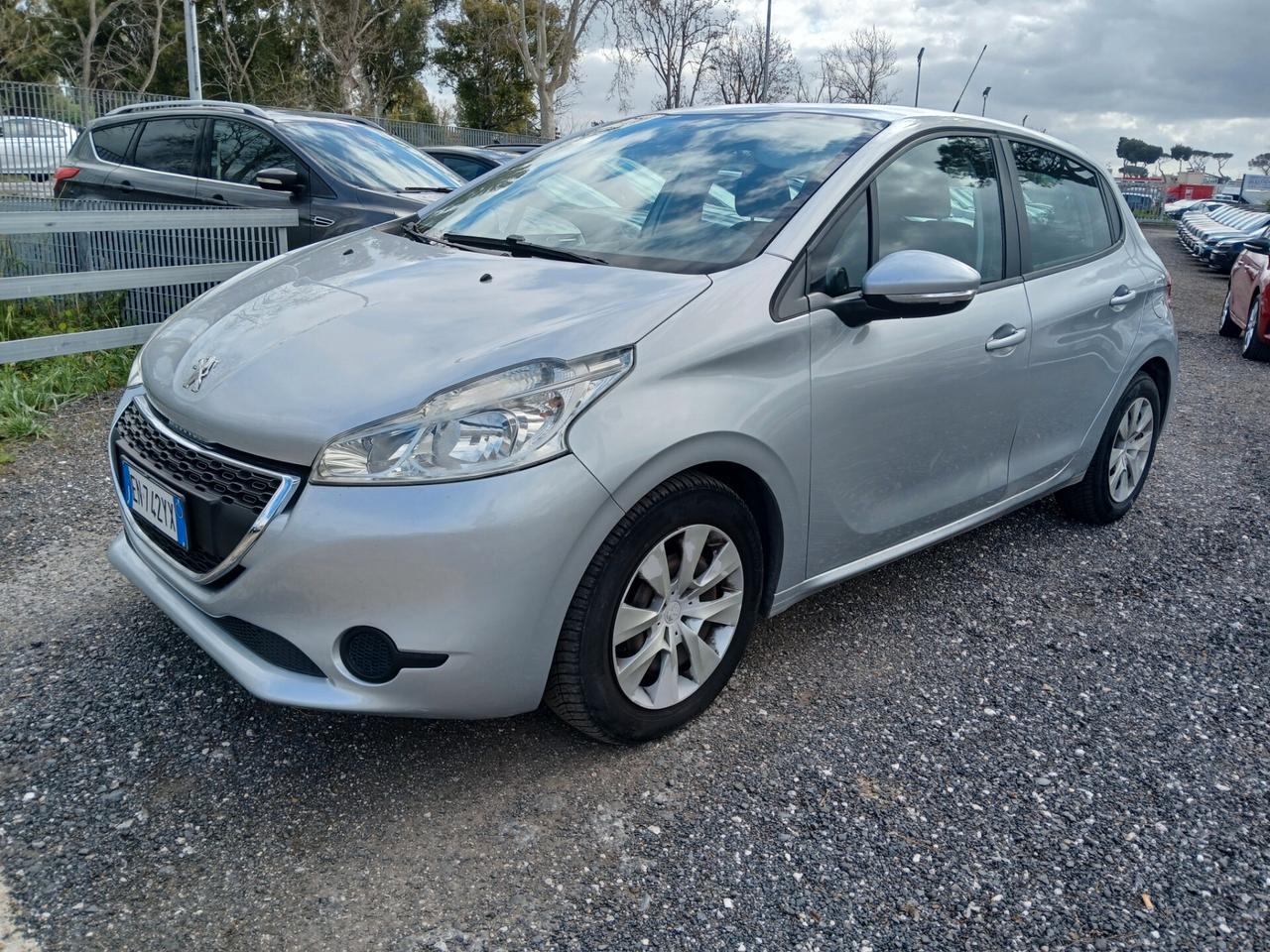 Peugeot 208 1.4 HDi 68 CV 5 porte Allure