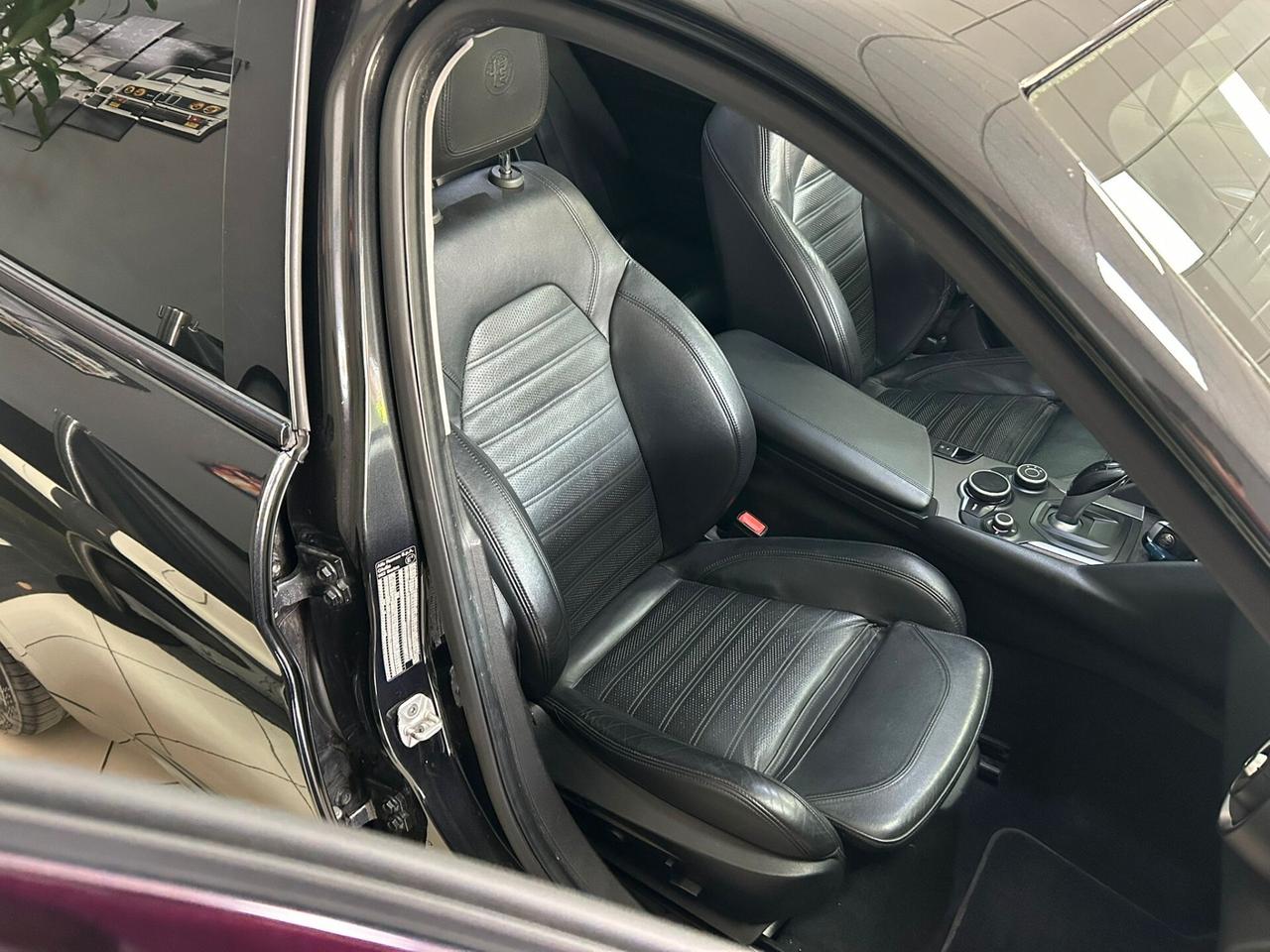 Alfa Romeo Giulia 2.2 Turbodiesel 210 CV AT8 AWD Q4 Veloce