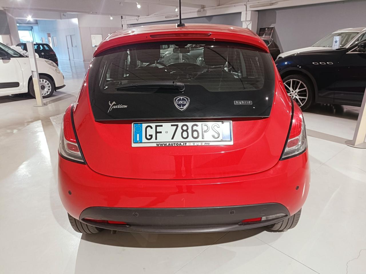 Lancia Ypsilon 1.0 FireFly 5 porte S&S Hybrid Ecochic Silver