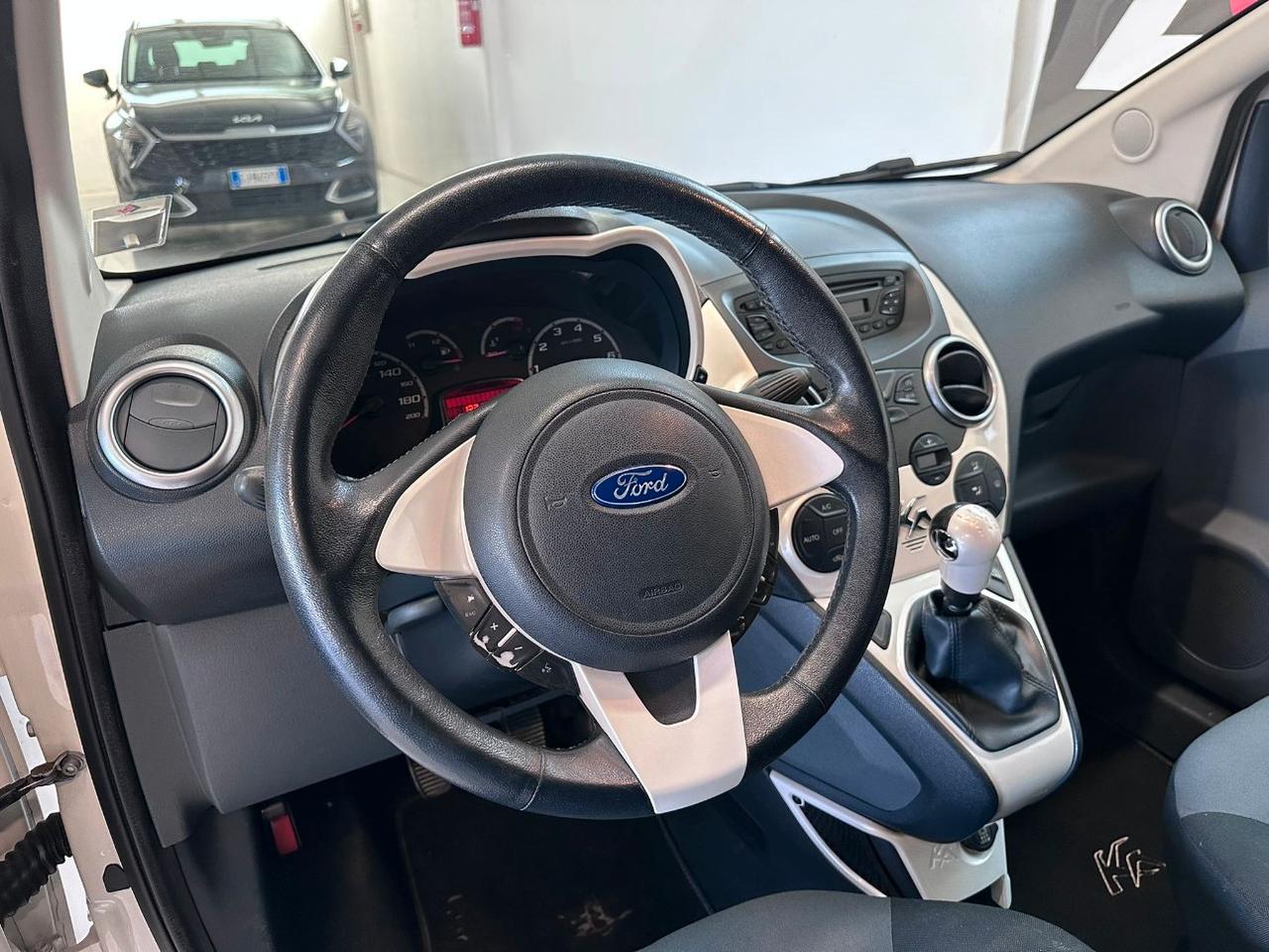 Ford Ka 1.2 Titanium s/esp,tcs 69cv E5