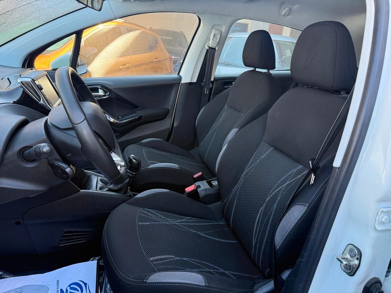 PEUGEOT 208 1.2 BENZINA CON 138.000 KM 2015