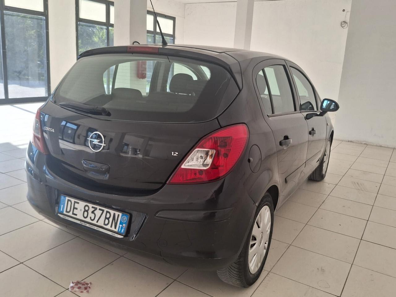 Opel Corsa 1.2 5 porte Cosmo
