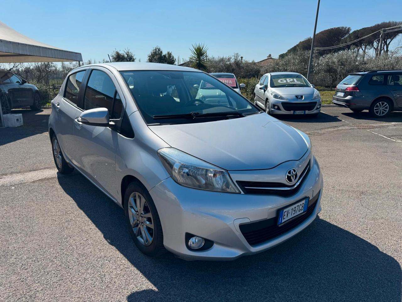 Toyota Yaris 1.4 D-4D 90CV 5P LOUNGE NEOPATENTATI 2014