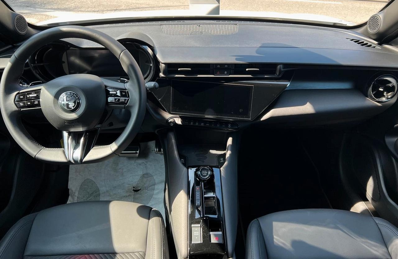 Alfa Romeo Junior 1.2 Hybrid eDCT6 Speciale