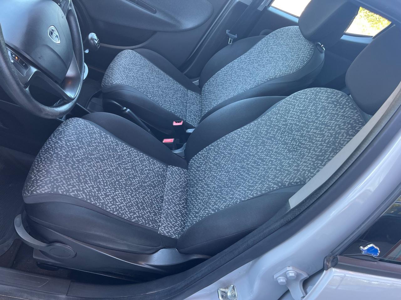 Lancia Ypsilon 0.9 TwinAir 85 CV 5 porte Metano Ecochic Platinum