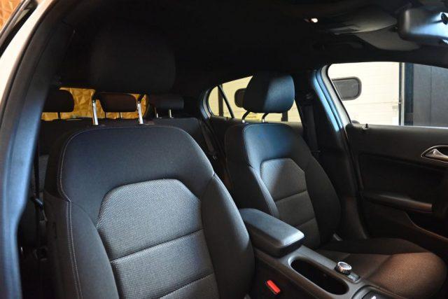 MERCEDES-BENZ GLA 180 D EXECUTIVE AUT.TEL CERCHI 17"VETRI SCURI SED.RISC