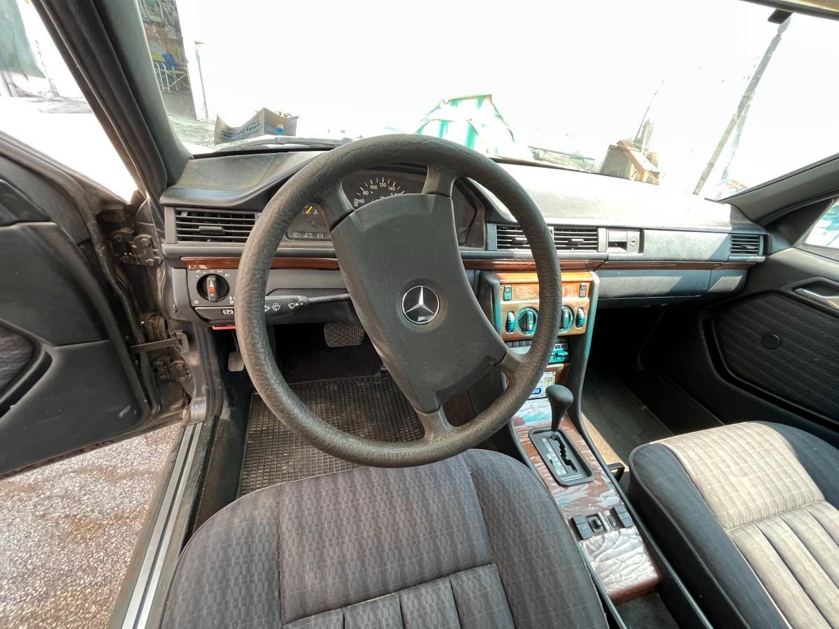 Mercedes-benz 230E