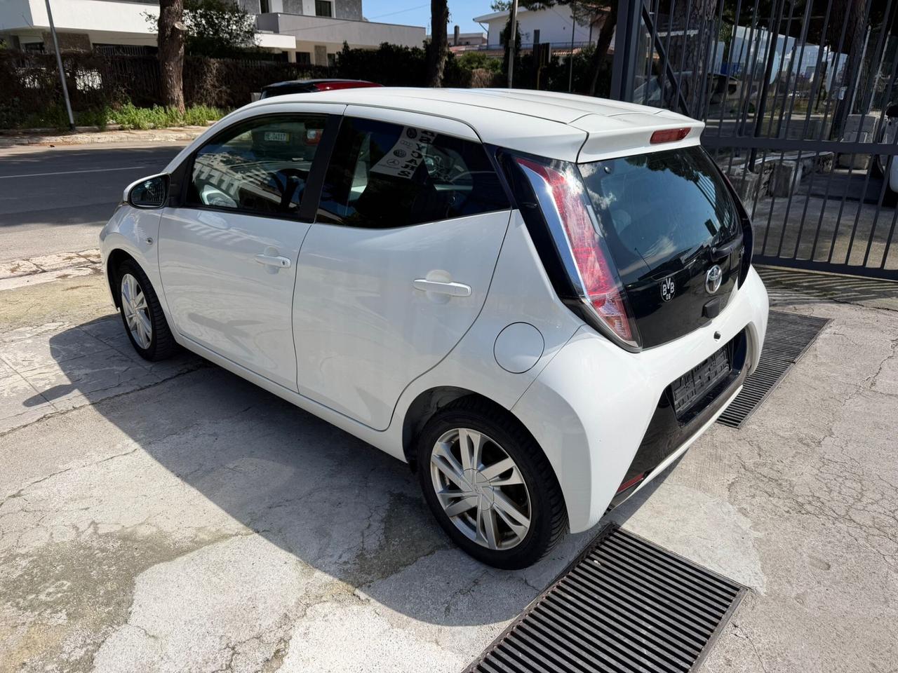 Toyota Aygo 1.0 VVT-i 69 CV 5 porte x-clusiv