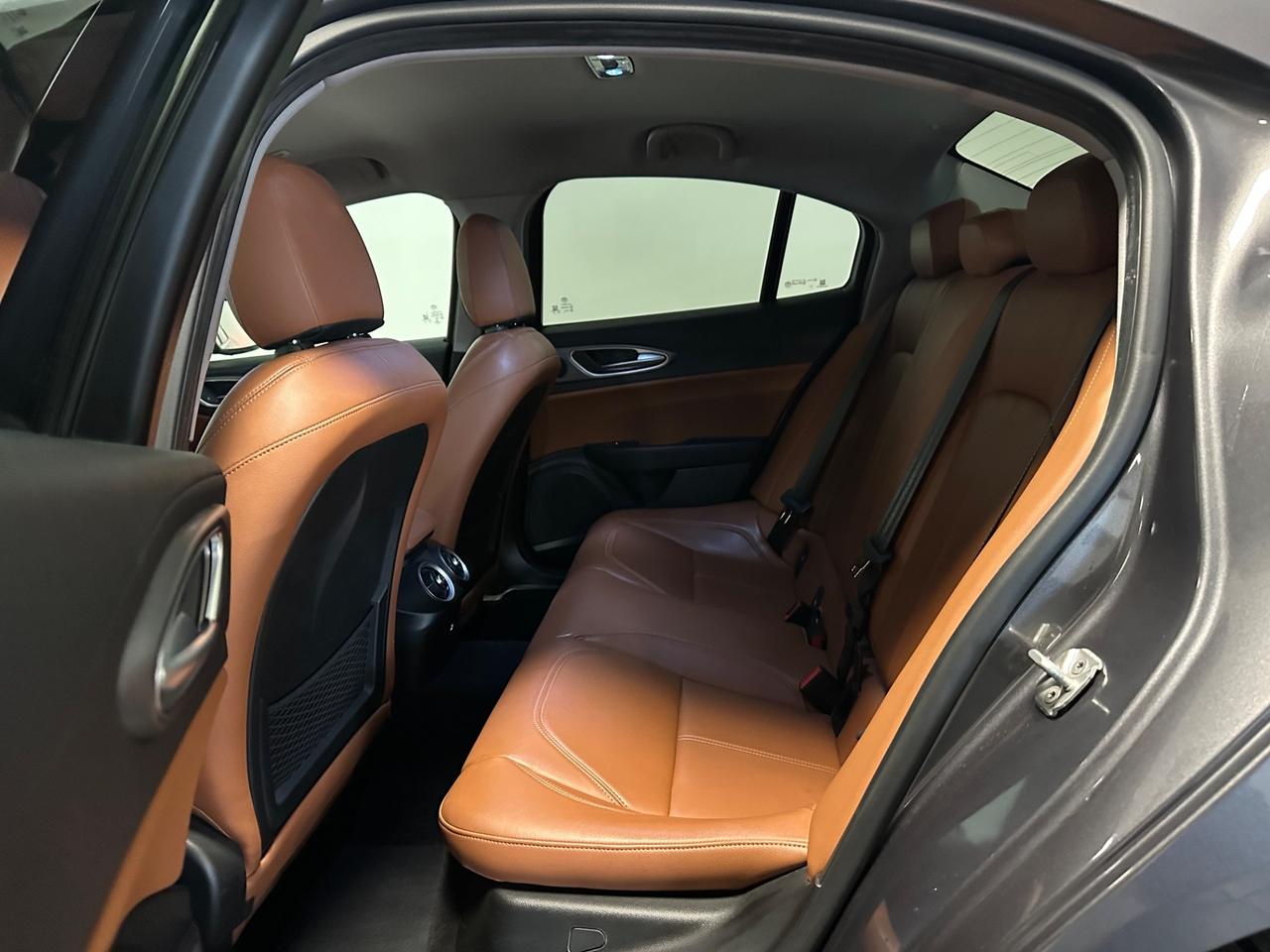 ALFA ROMEO GIULIA 2.2 T PELLE MARRONE 180CV UNIPRO