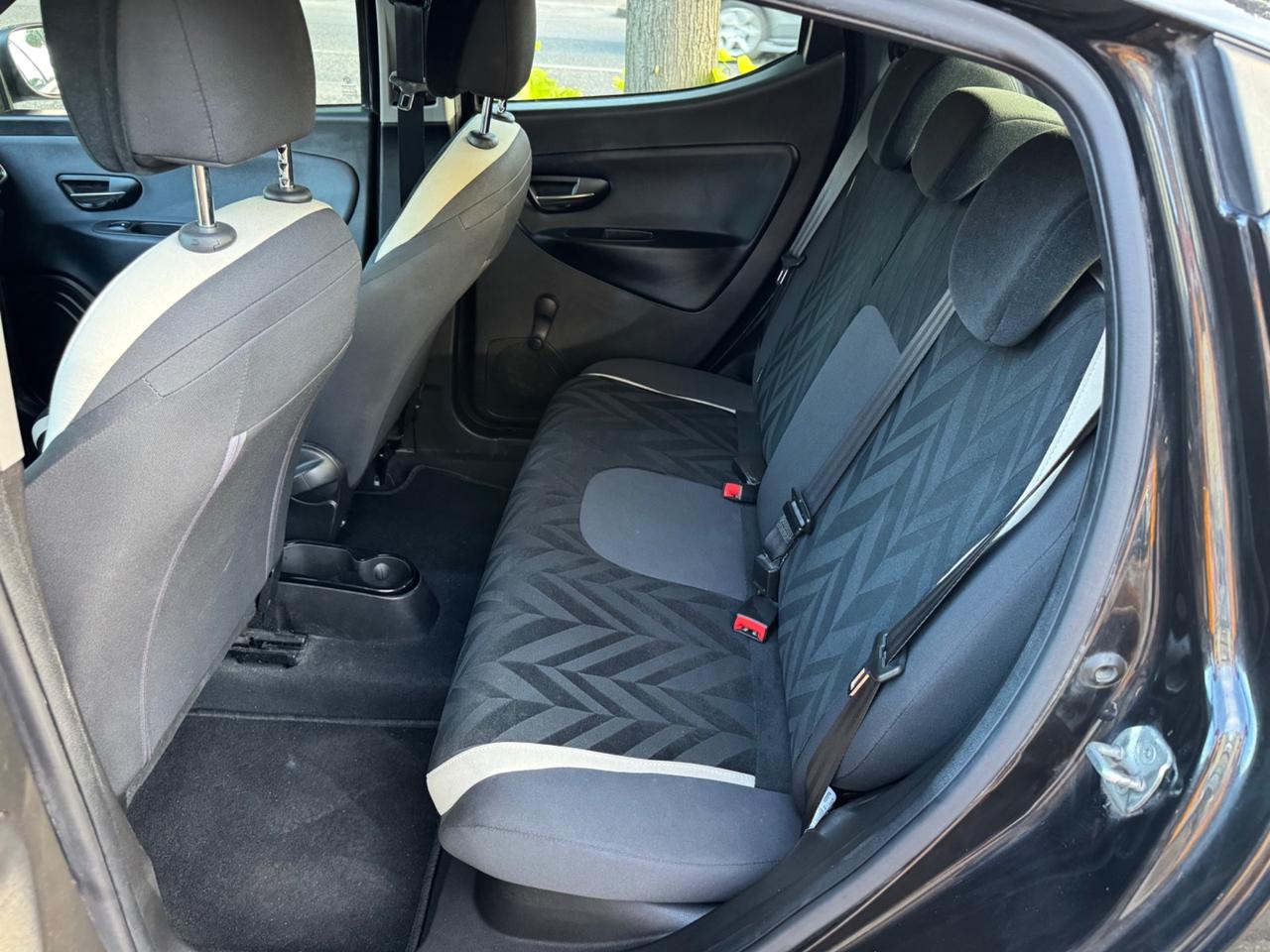 Lancia Ypsilon 1.3 MJT 95 cv neopaten garanzia 12 mesi
