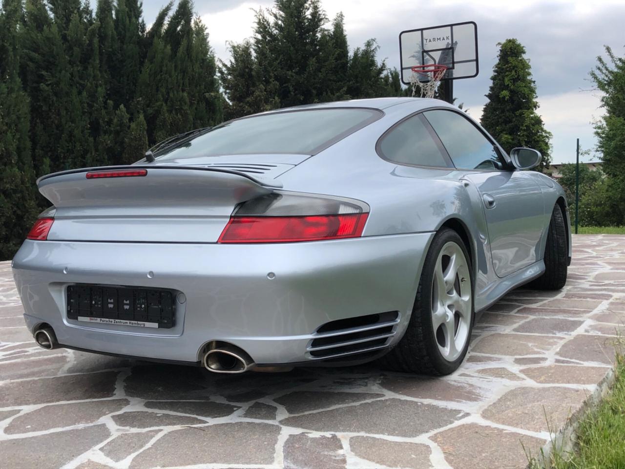 Porsche 911 Turbo cat Coupé, 11950km, Polar Silber-pelle estesa Blu Metropoli