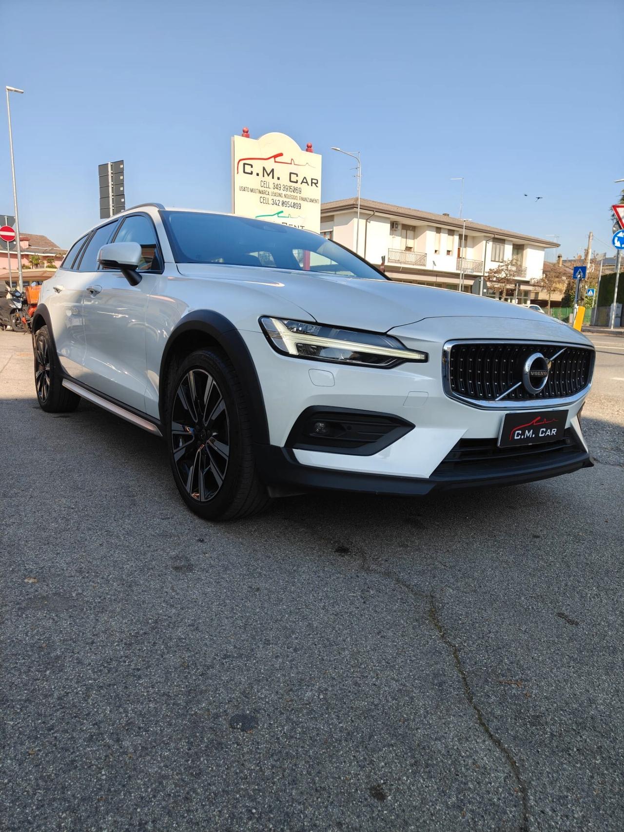 Volvo V60 Cross Country B4 (d) AWD automatico Plus