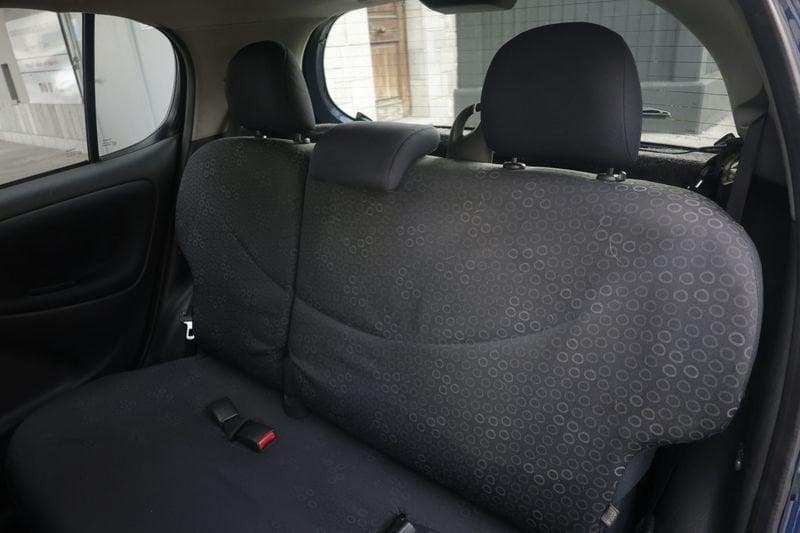 Toyota Yaris TOYOTA Yaris 1.0 16V CAT 5P SOL BLUE 48KW ANNO 2003