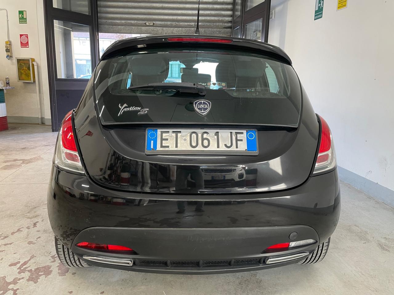 Lancia Ypsilon 1.2 69 CV 5 porte S Momodesign